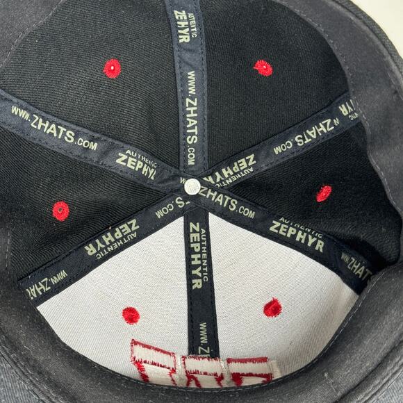 NCAA Zephyr Wisconsin Badgers Baseball Cap Hat Flex Fit Fitted Black Red M / L - Picture 7 of 8